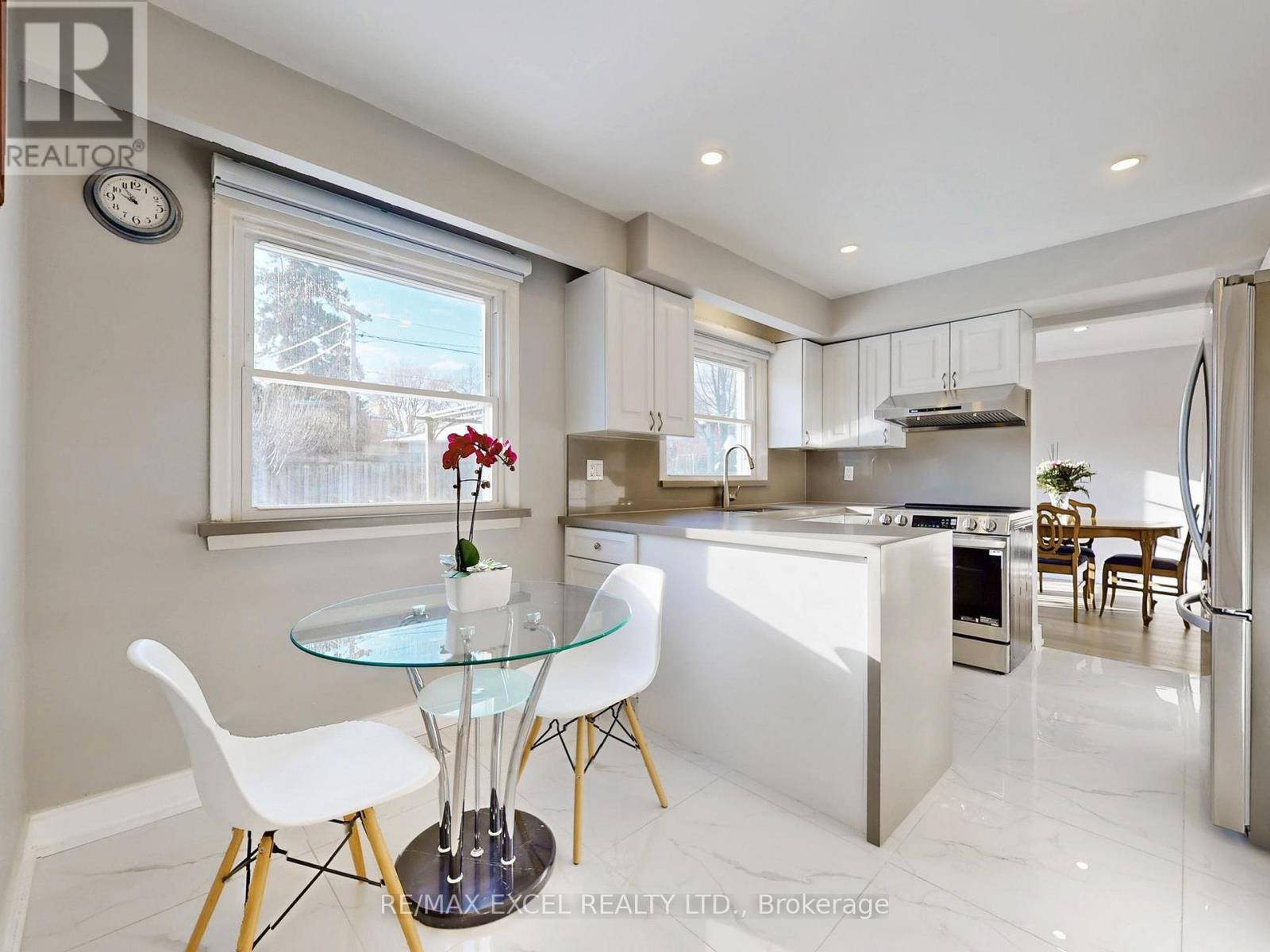 211 The Westway, Toronto, Ontario  M9R 1E9 - Photo 17 - W12718968