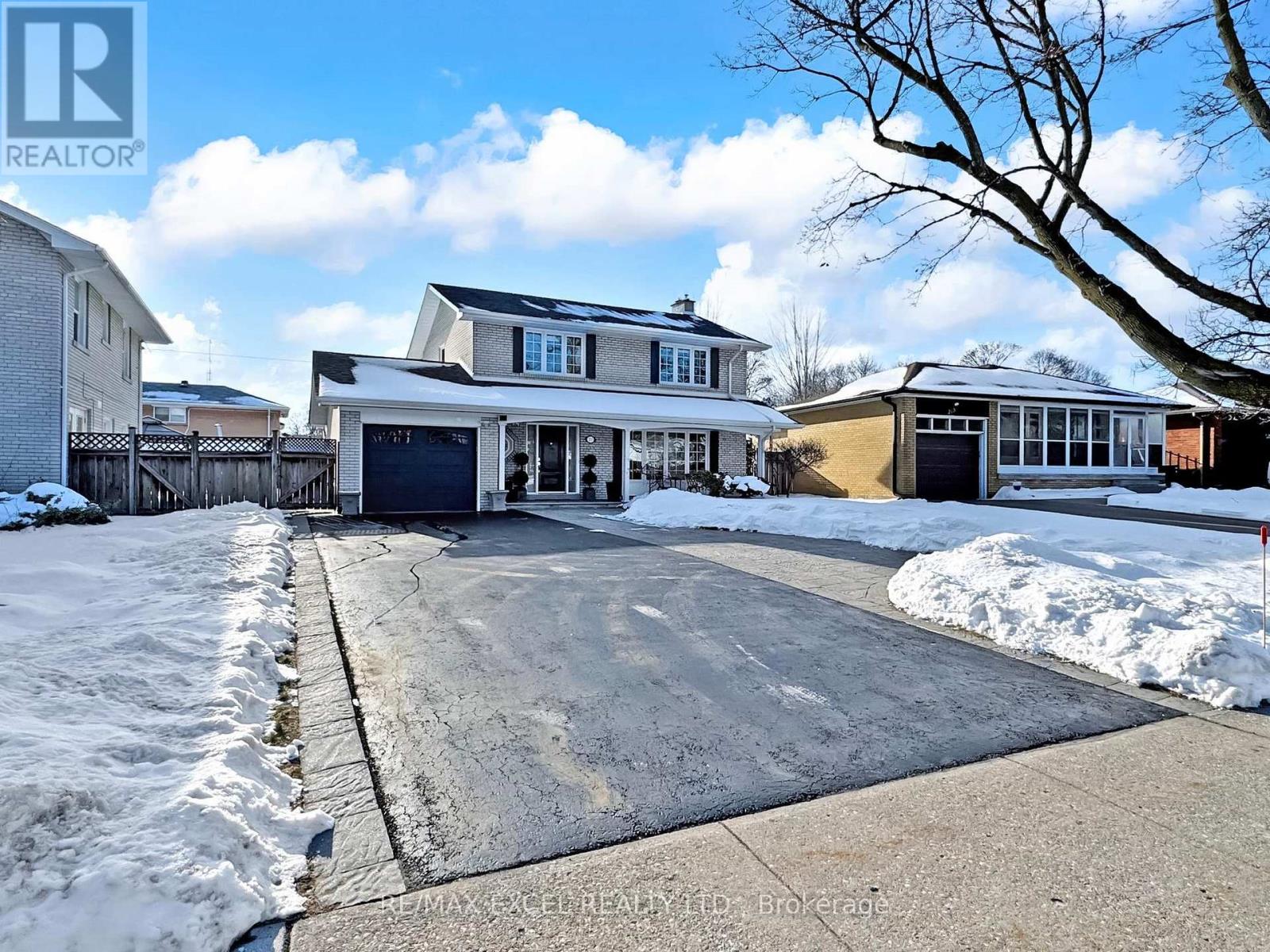 211 The Westway, Toronto, Ontario  M9R 1E9 - Photo 2 - W12718968