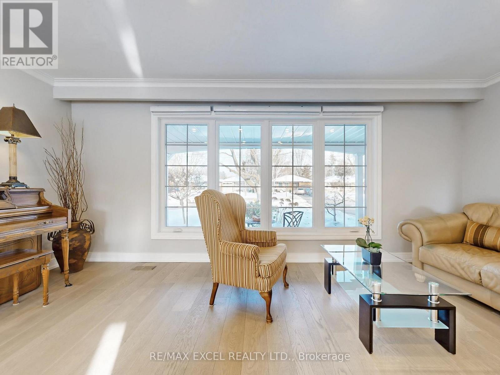 211 The Westway, Toronto, Ontario  M9R 1E9 - Photo 7 - W12718968