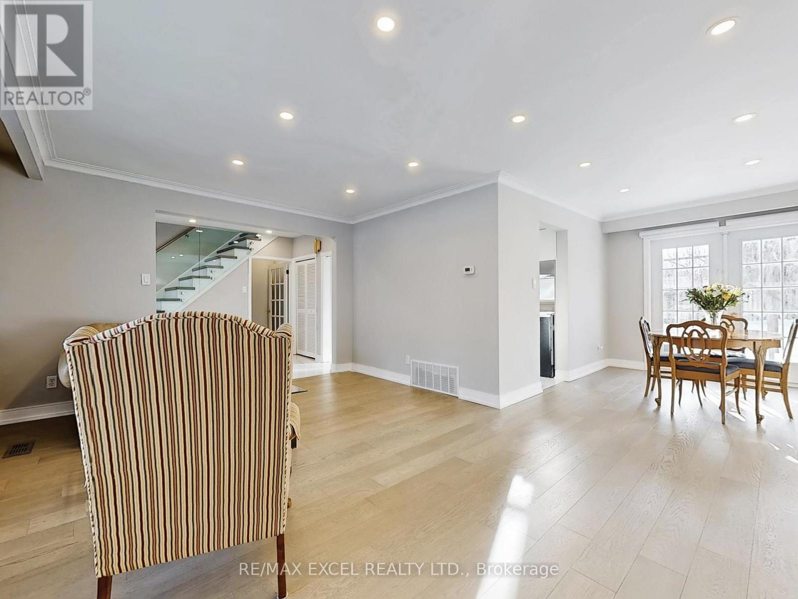 211 The Westway, Toronto, Ontario  M9R 1E9 - Photo 9 - W12718968