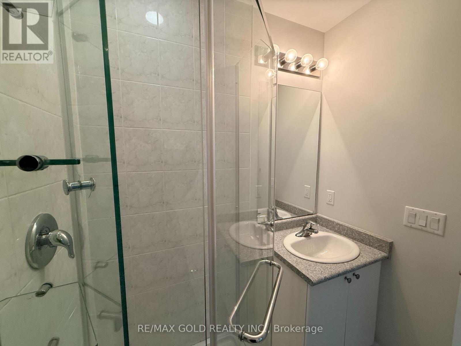 202 - 65 Yorkland Boulevard, Brampton, Ontario  L4C 9Z4 - Photo 8 - W12718978