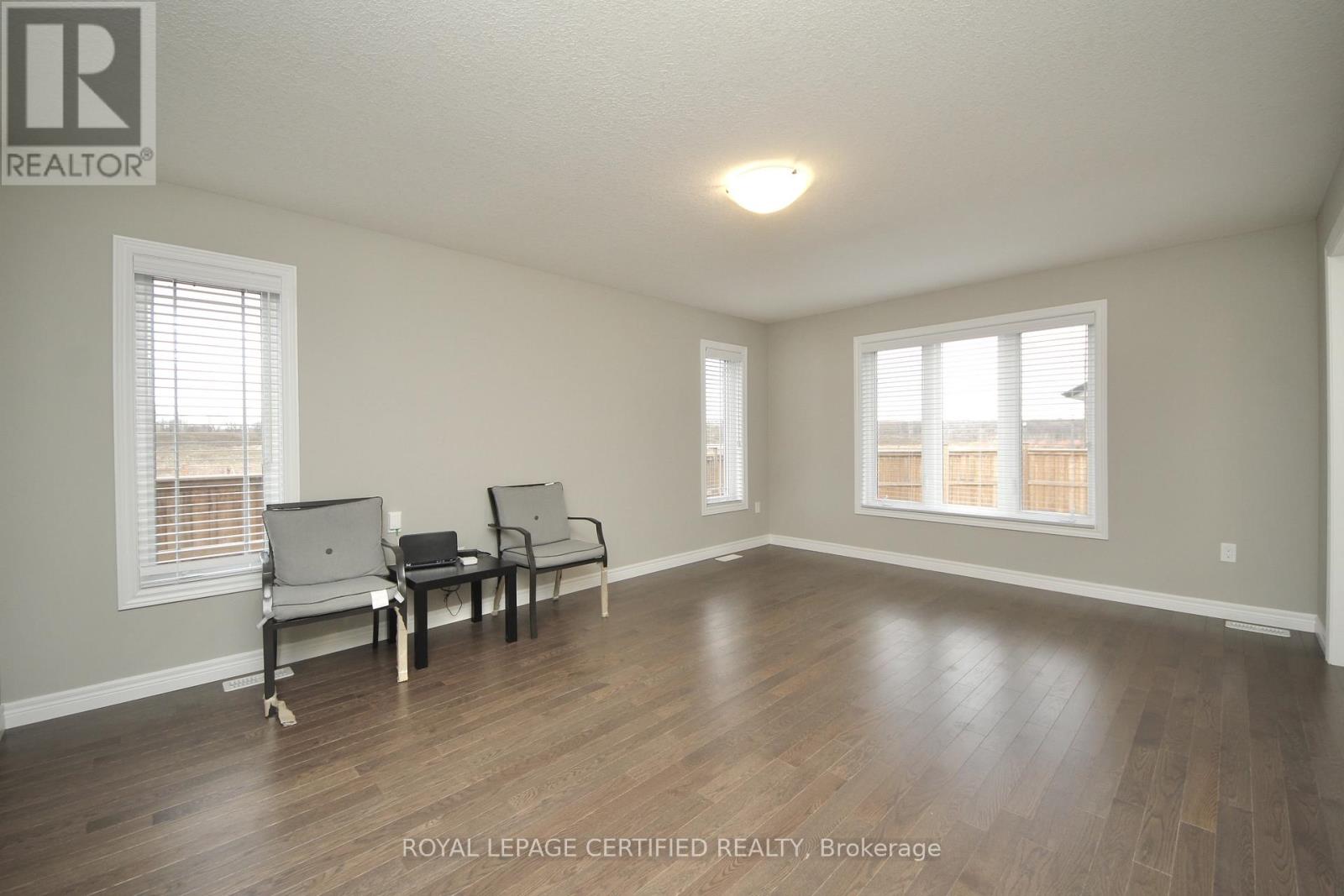 2 Crosswinds Drive, Kitchener, Ontario  N2A 0J7 - Photo 12 - X12718948