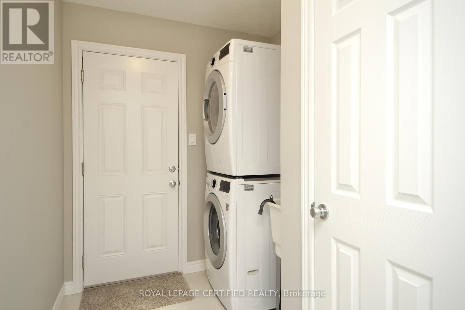 2 Crosswinds Drive, Kitchener, Ontario  N2A 0J7 - Photo 15 - X12718948