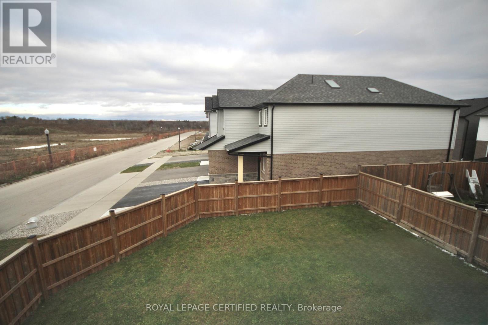 2 Crosswinds Drive, Kitchener, Ontario  N2A 0J7 - Photo 43 - X12718948