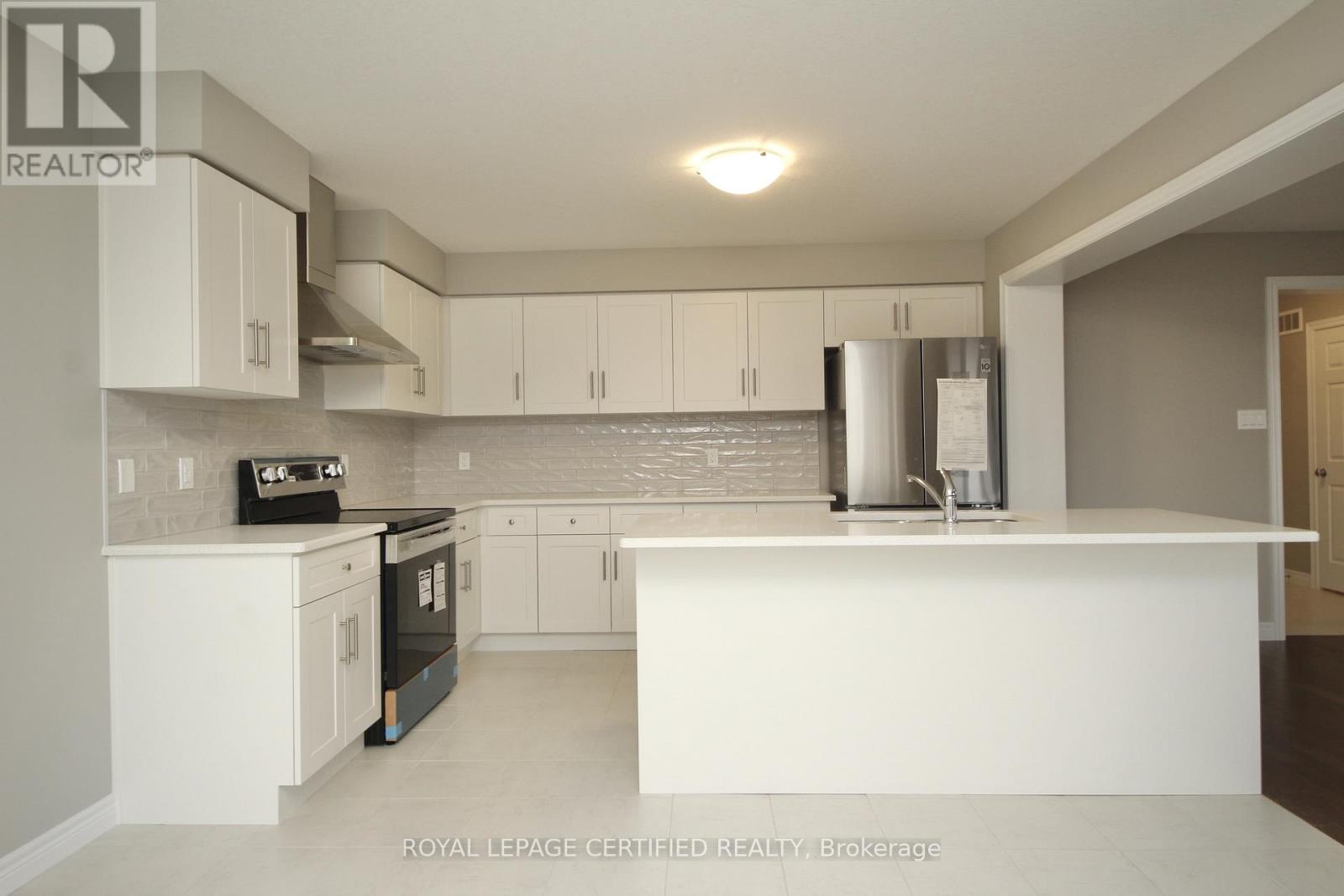 2 Crosswinds Drive, Kitchener, Ontario  N2A 0J7 - Photo 5 - X12718948