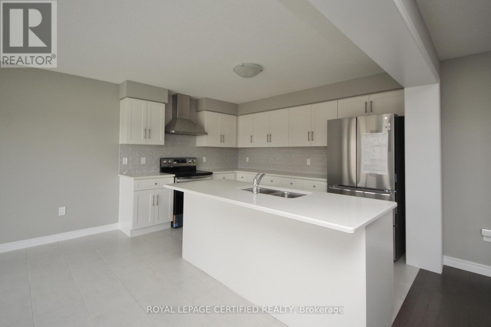 2 Crosswinds Drive, Kitchener, Ontario  N2A 0J7 - Photo 6 - X12718948