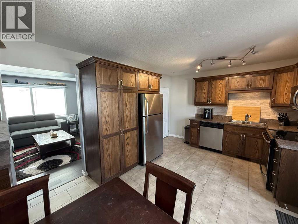 43, 114 Hardisty Avenue, Hinton, Alberta  T7V 1B5 - Photo 4 - A2259443