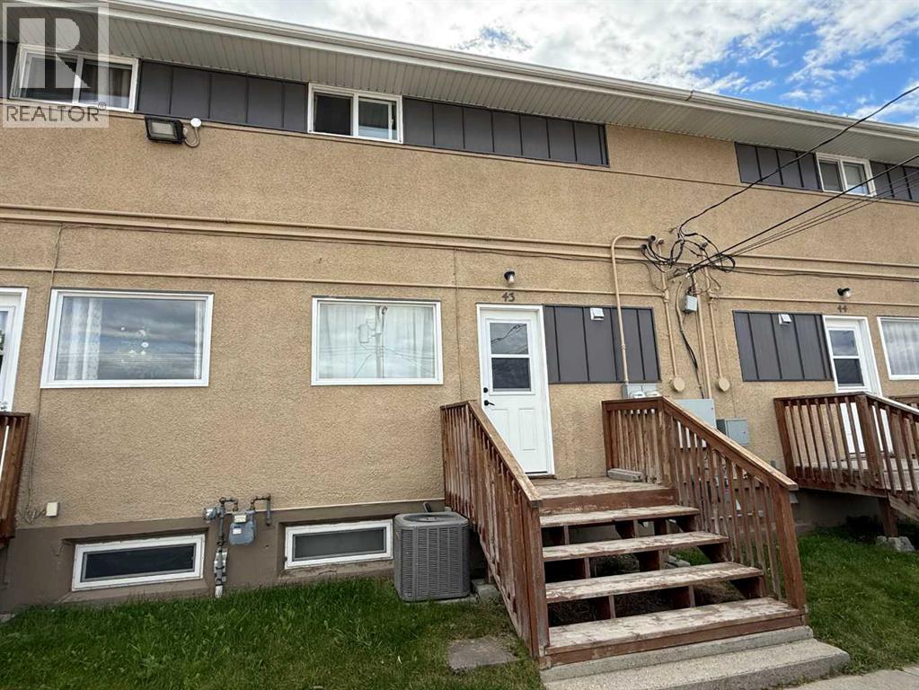 43, 114 Hardisty Avenue, Hinton, Alberta  T7V 1B5 - Photo 2 - A2259443