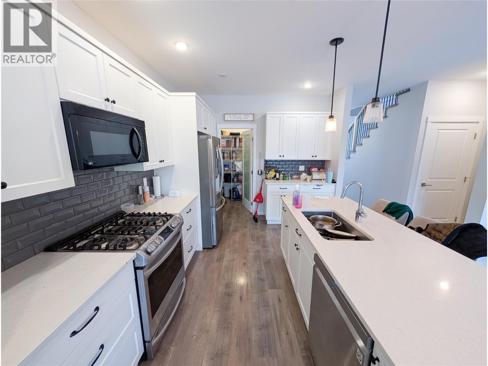 2710 Beachmount Crescent, Kamloops, British Columbia  V2B 0E6 - Photo 3 - 10372082