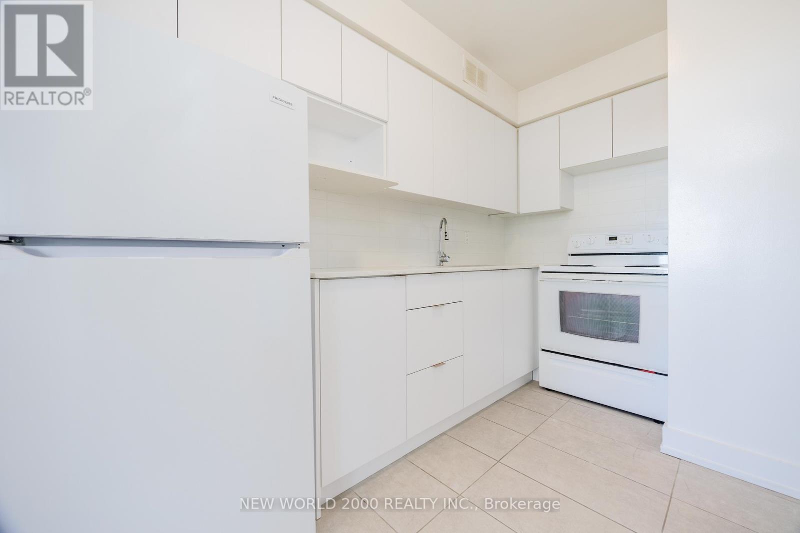 711 - 33 ERSKINE AVENUE, Toronto, Ontario