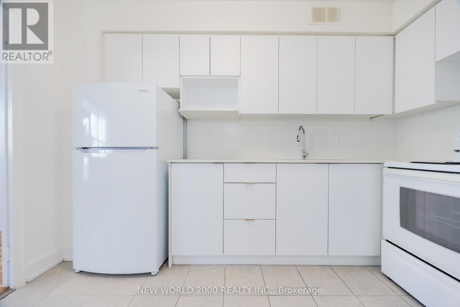 711 - 33 Erskine Avenue, Toronto, Ontario  M4P 1Y6 - Photo 2 - C12719048