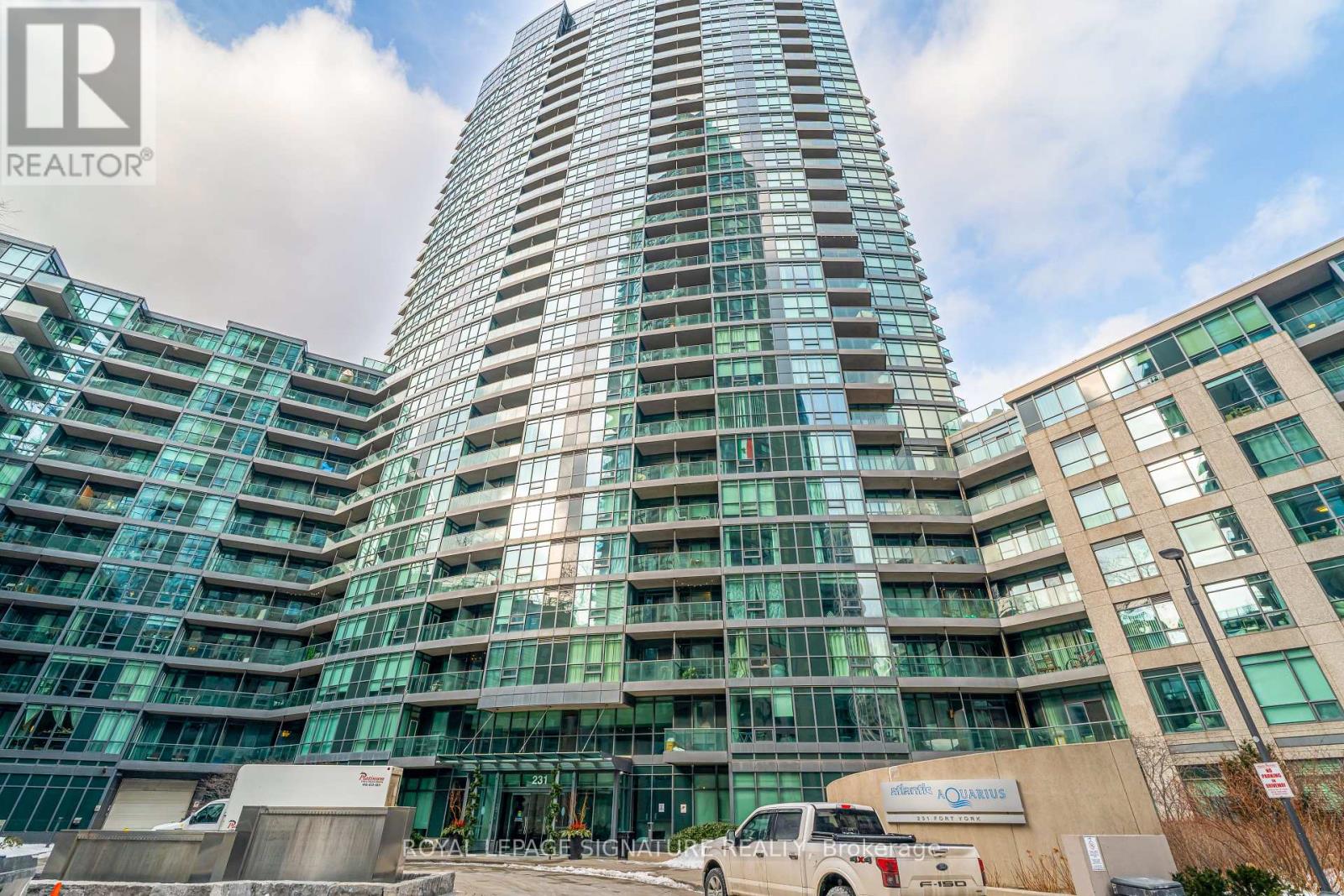 304 - 231 Fort York Boulevard, Toronto, Ontario  M5V 1B2 - Photo 2 - C12719058