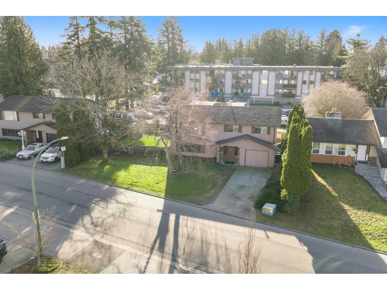 31974 Charlotte Avenue, Abbotsford, British Columbia  V2T 4K8 - Photo 2 - R3080845