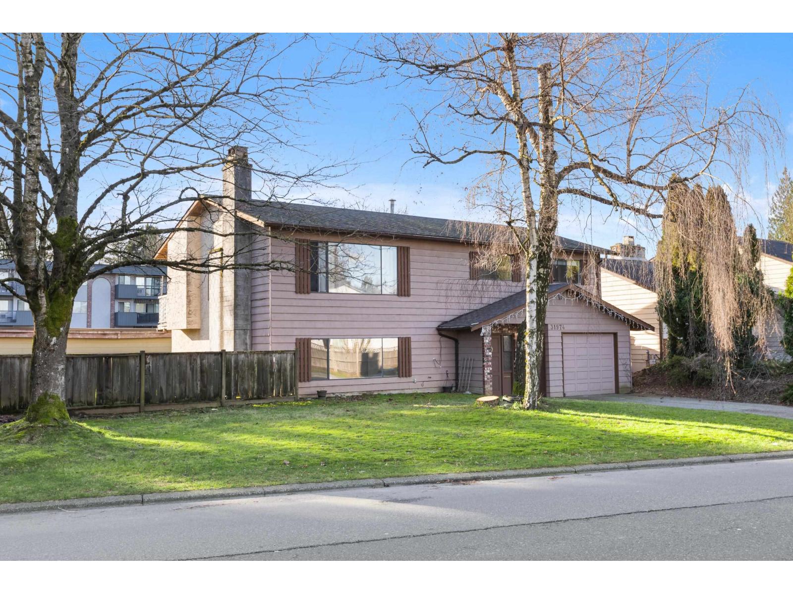 31974 Charlotte Avenue, Abbotsford, British Columbia  V2T 4K8 - Photo 1 - R3080845