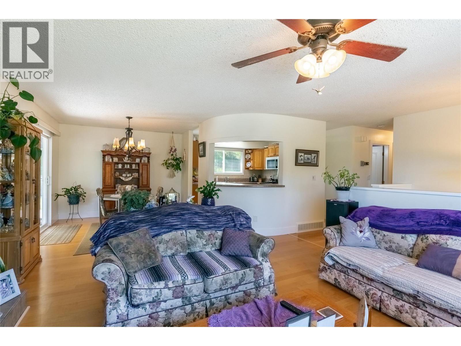 5121 Crawford Place, Kamloops, British Columbia  V2C 5Z8 - Photo 7 - 10373452