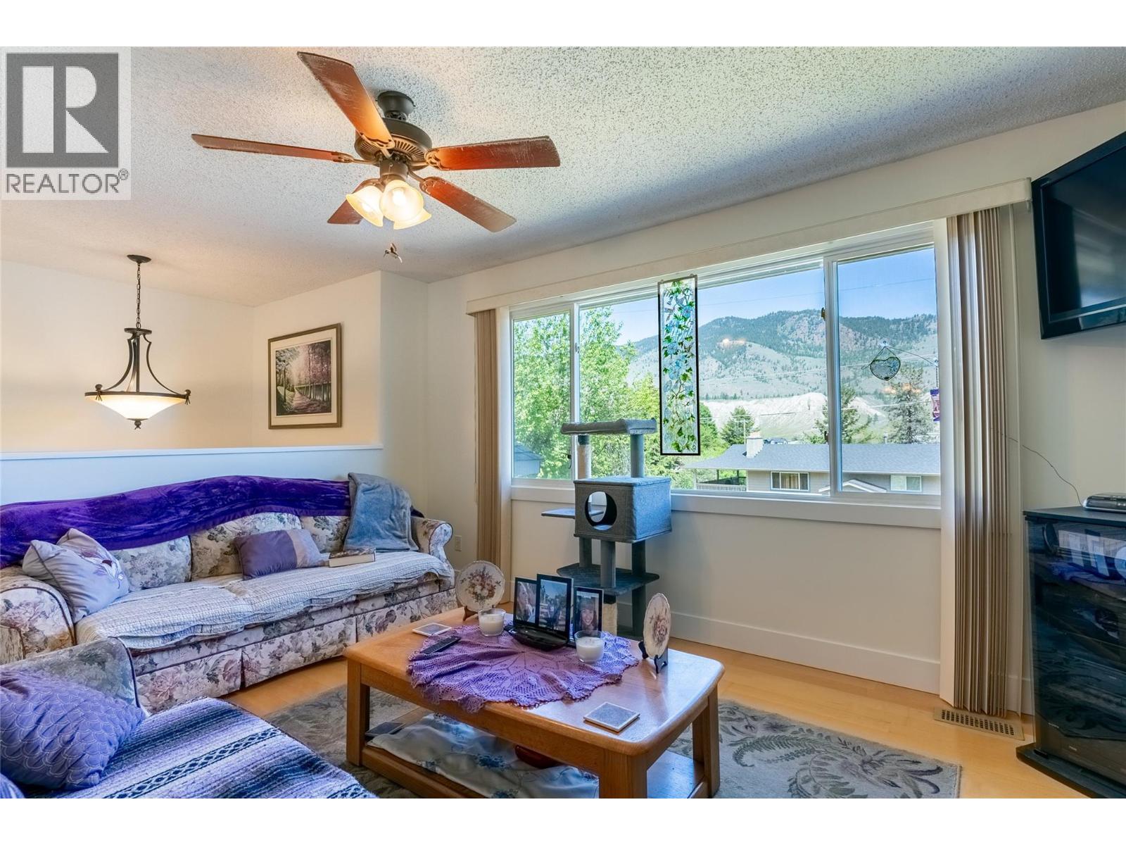 5121 Crawford Place, Kamloops, British Columbia  V2C 5Z8 - Photo 6 - 10373452