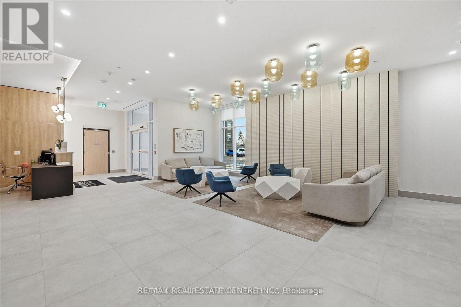 613 - 500 Plains Road E, Burlington, Ontario  L7T 2E1 - Photo 2 - W12718994