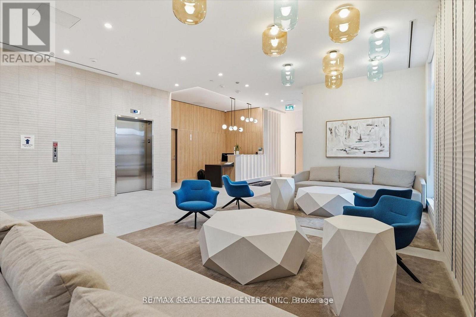 613 - 500 Plains Road E, Burlington, Ontario  L7T 2E1 - Photo 3 - W12718994