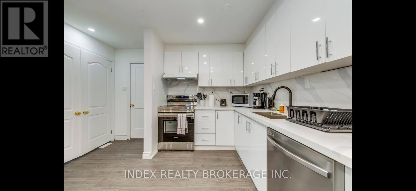 22 Sora Drive W, Mississauga, Ontario  L5M 1B2 - Photo 13 - W12719044