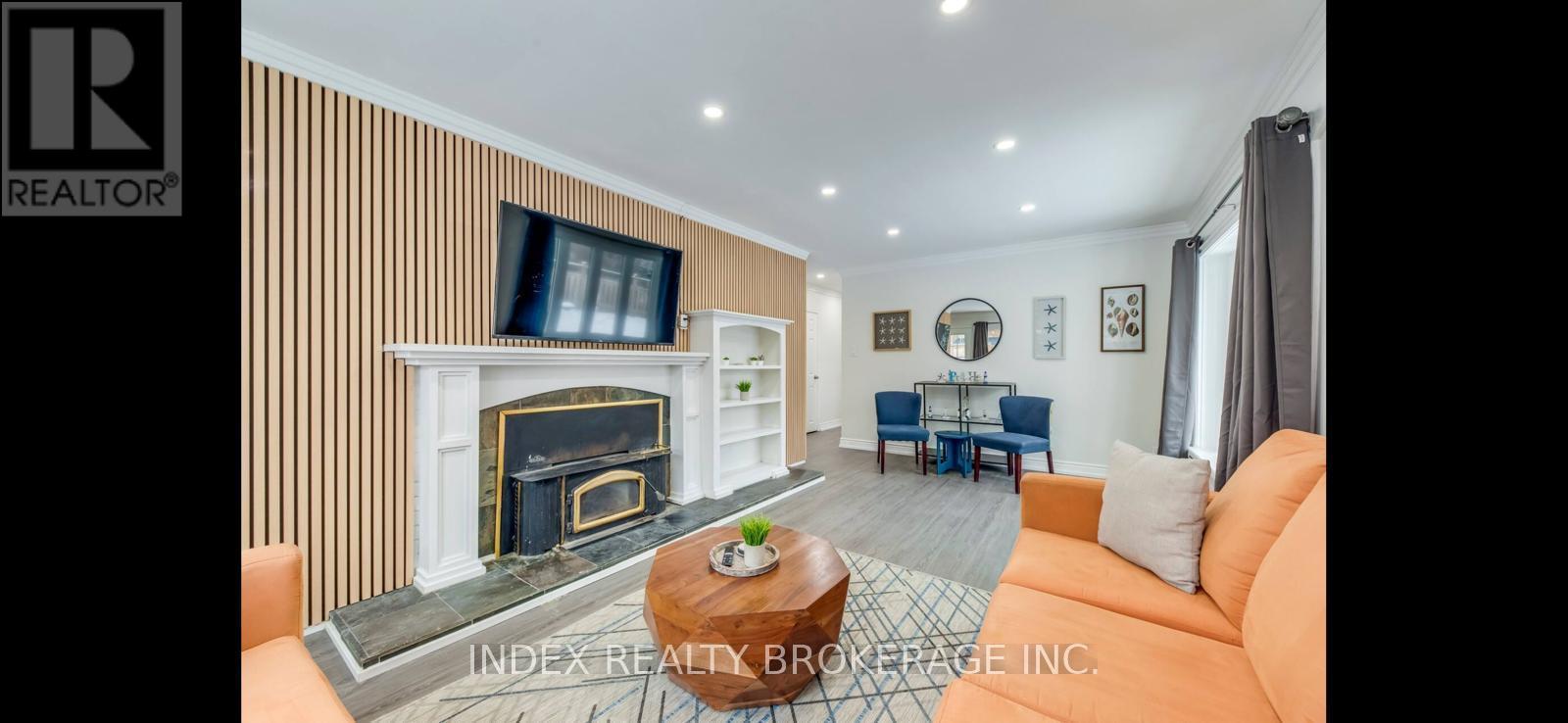 22 Sora Drive W, Mississauga, Ontario  L5M 1B2 - Photo 3 - W12719044