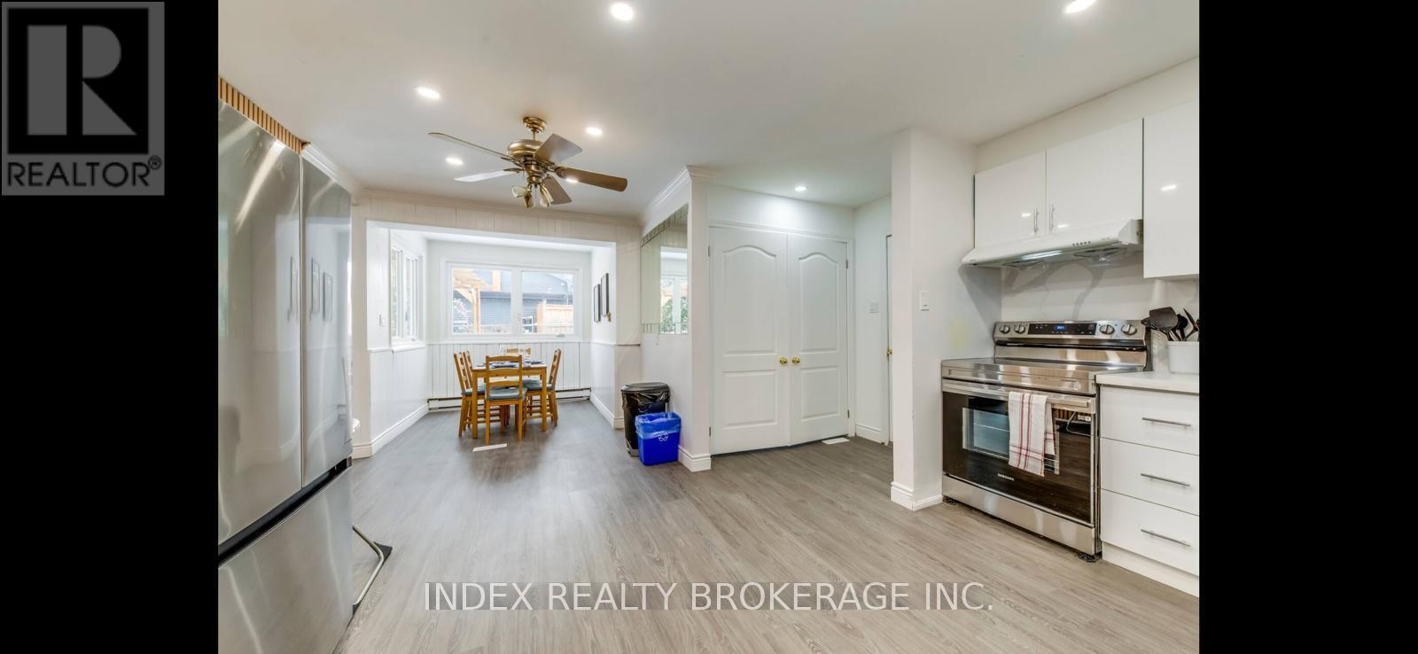 22 Sora Drive W, Mississauga, Ontario  L5M 1B2 - Photo 4 - W12719044