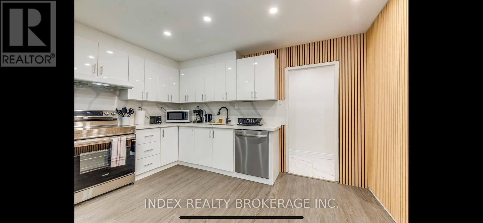 22 Sora Drive W, Mississauga, Ontario  L5M 1B2 - Photo 7 - W12719044