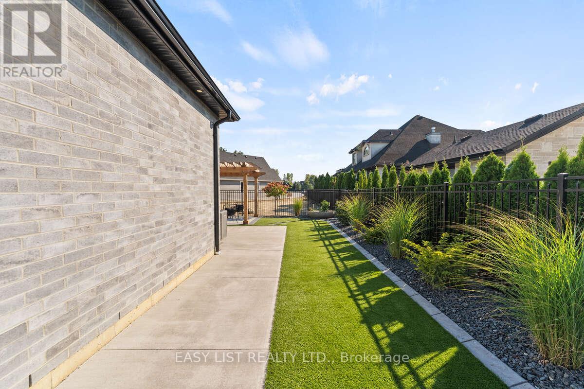 351 Old Tecumseh Road, Tecumseh, Ontario  N8N 3T2 - Photo 28 - X12718996