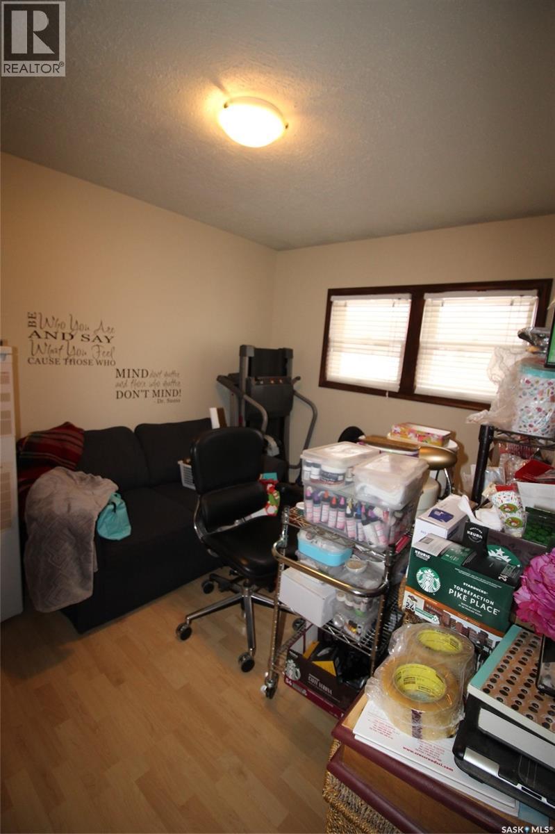 644 1st Street W, Shaunavon, Saskatchewan  S0N 2M0 - Photo 10 - SK027214