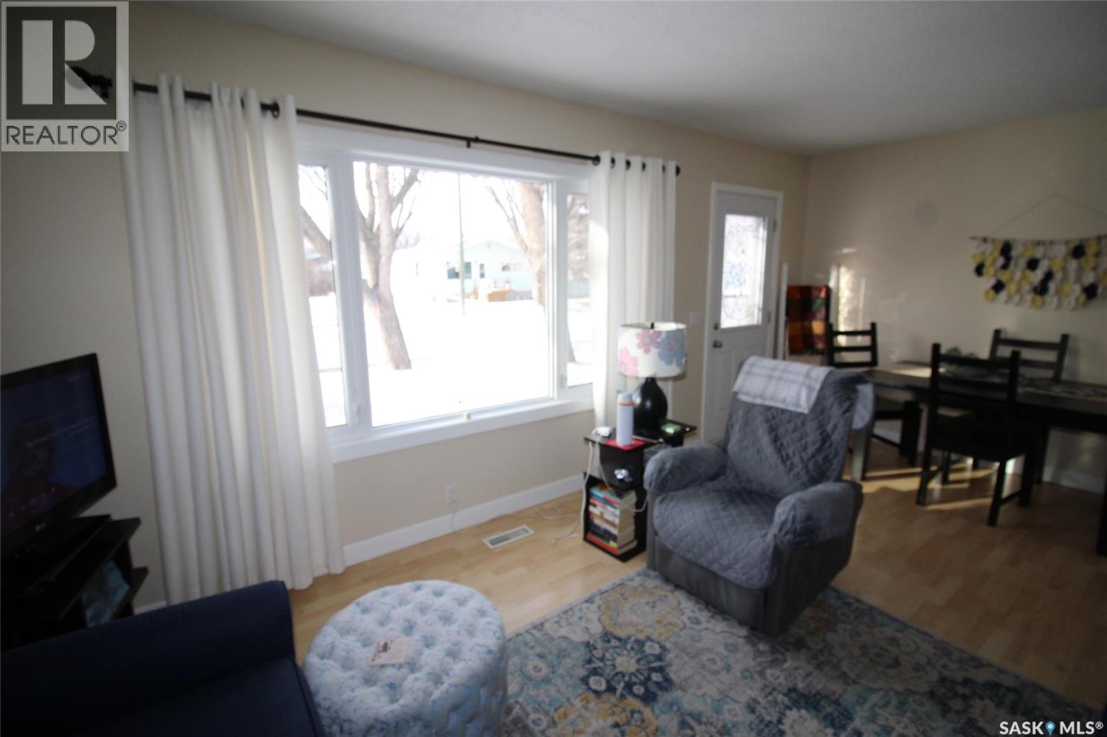 644 1st Street W, Shaunavon, Saskatchewan  S0N 2M0 - Photo 6 - SK027214