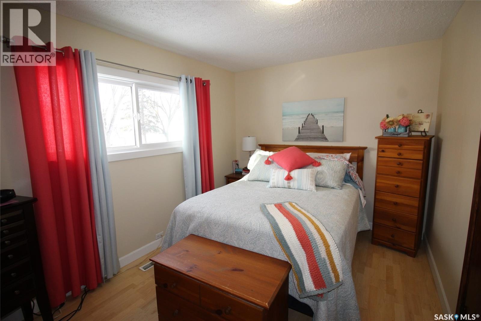 644 1st Street W, Shaunavon, Saskatchewan  S0N 2M0 - Photo 7 - SK027214