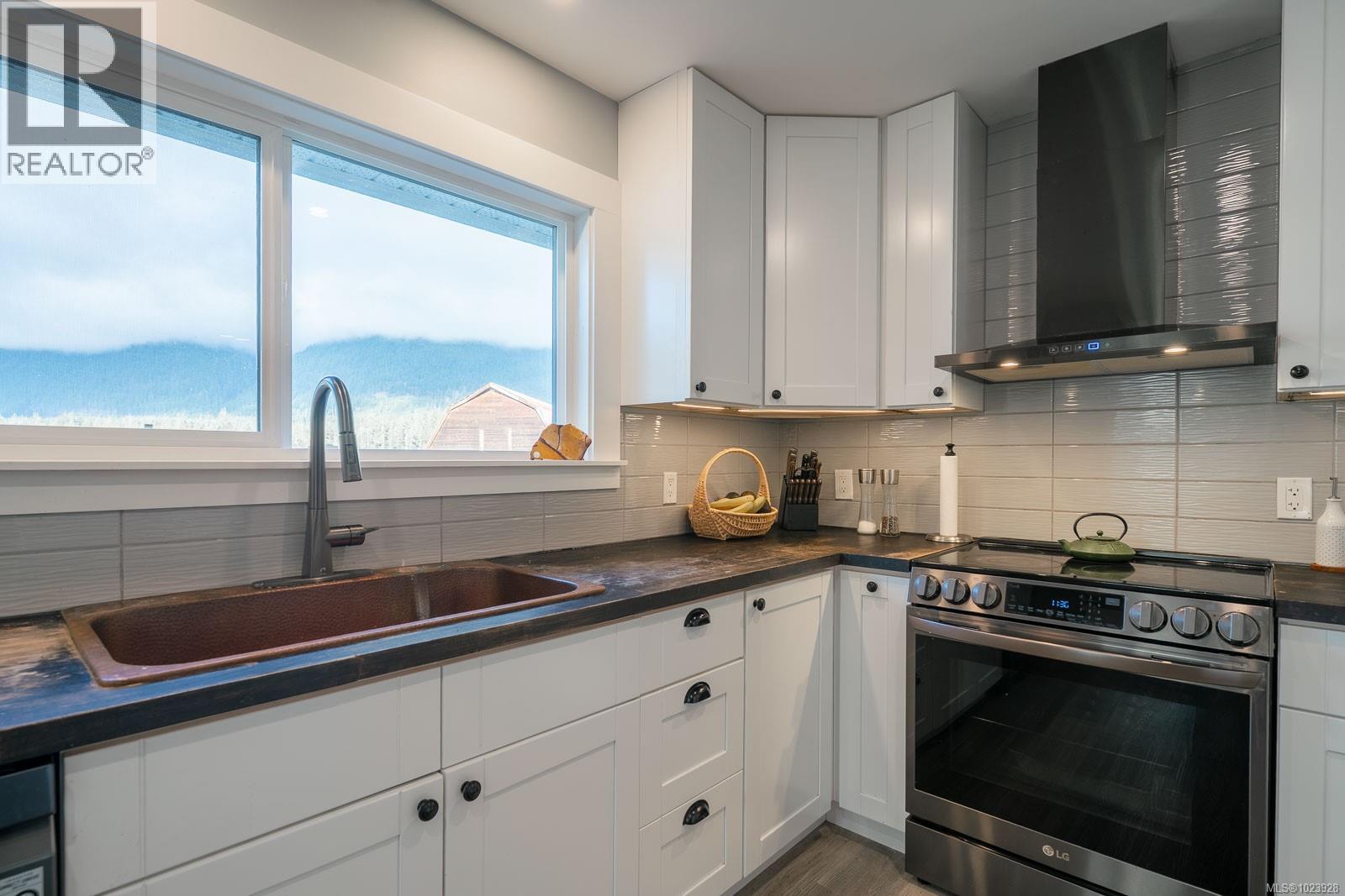 7801-7807 Beaver Creek Rd, Port Alberni, British Columbia  V9Y 8N3 - Photo 10 - 1023928