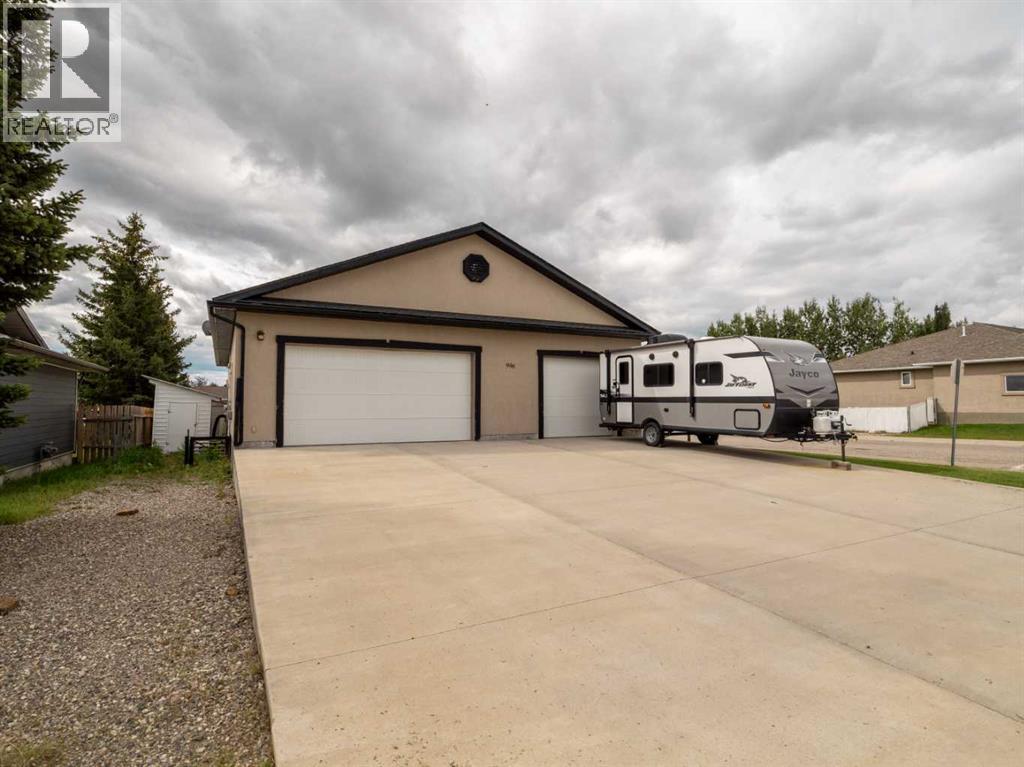 996 2 Avenue W, Cardston, Alberta  T0K 0K0 - Photo 2 - A2243990