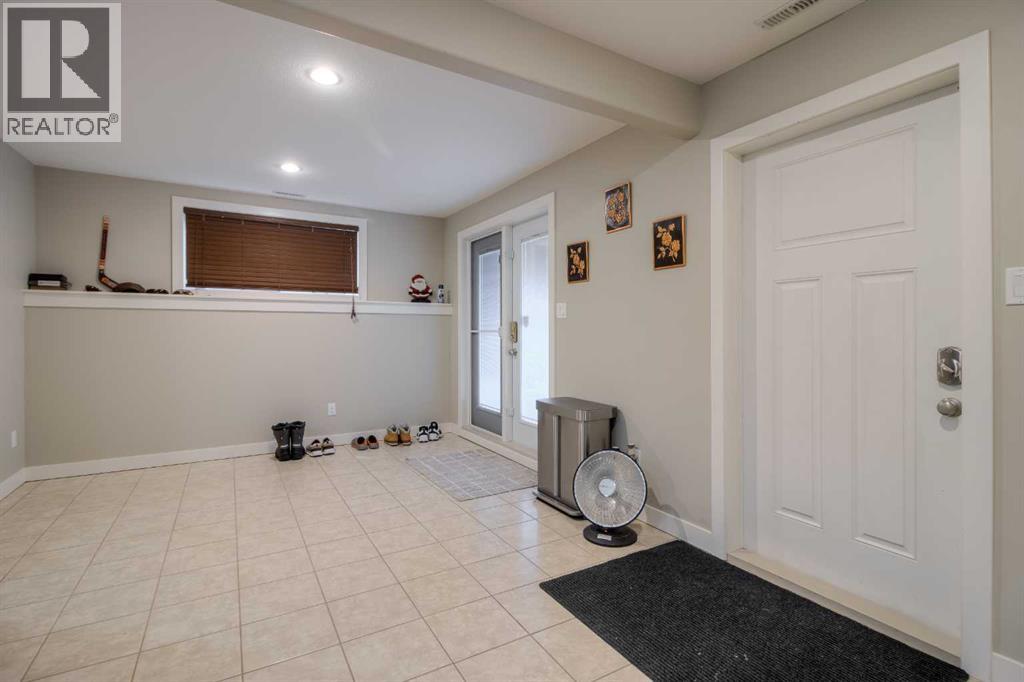 541 Aquitania Boulevard W, Lethbridge, Alberta  T1J 5G7 - Photo 35 - A2272884