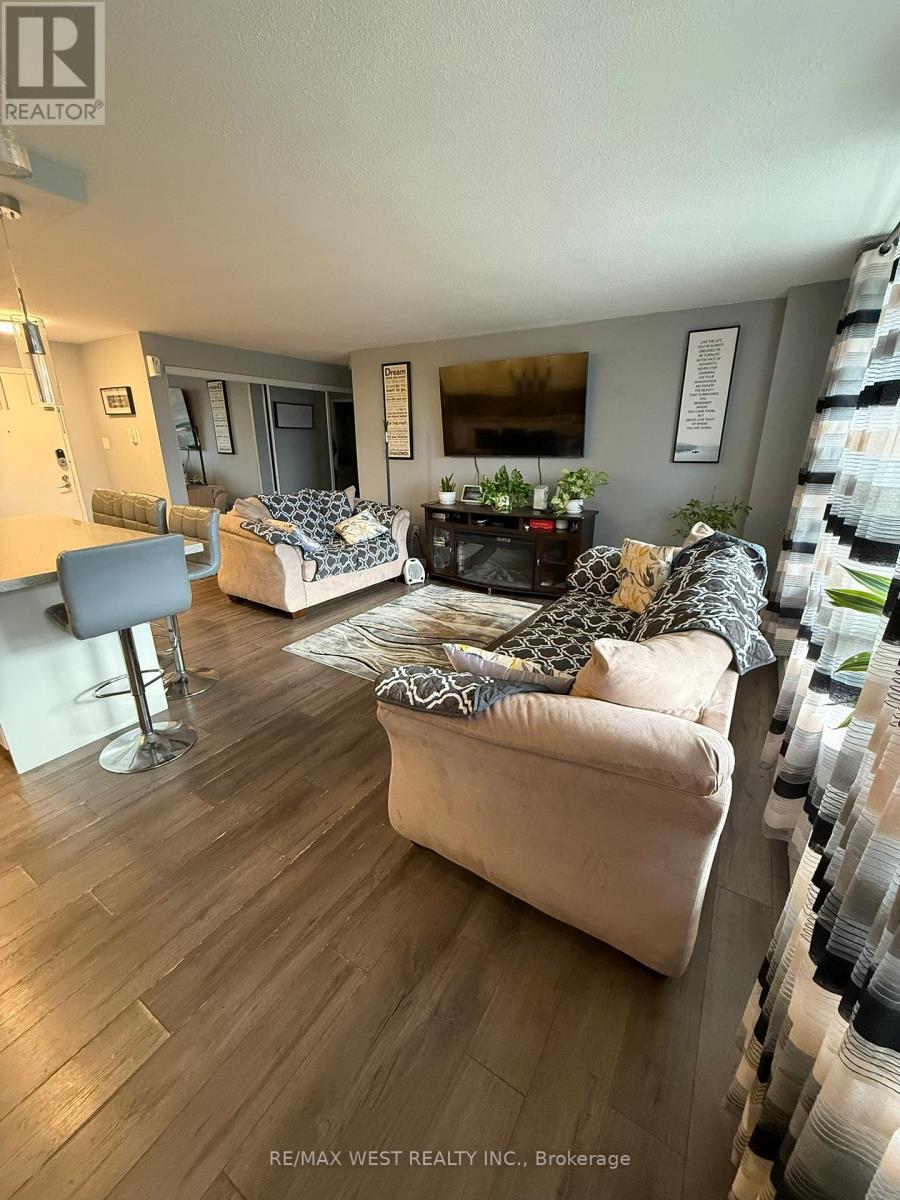 408 - 3120 Kirwin Avenue, Mississauga, Ontario  L5A 3R2 - Photo 3 - W12719032