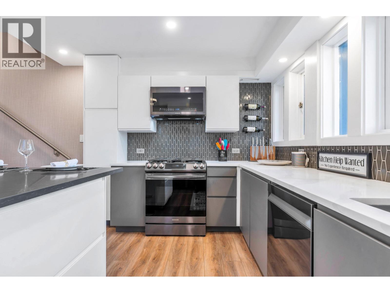 4 328 E 2nd Street, North Vancouver, British Columbia  V7L 1C7 - Photo 10 - R3082063