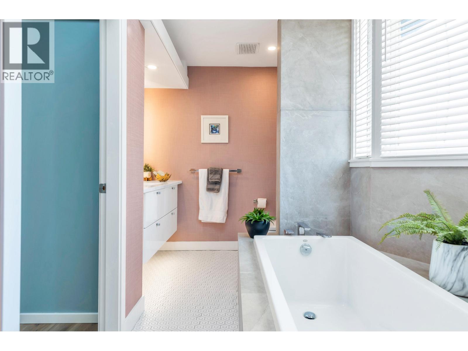 4 328 E 2nd Street, North Vancouver, British Columbia  V7L 1C7 - Photo 24 - R3082063