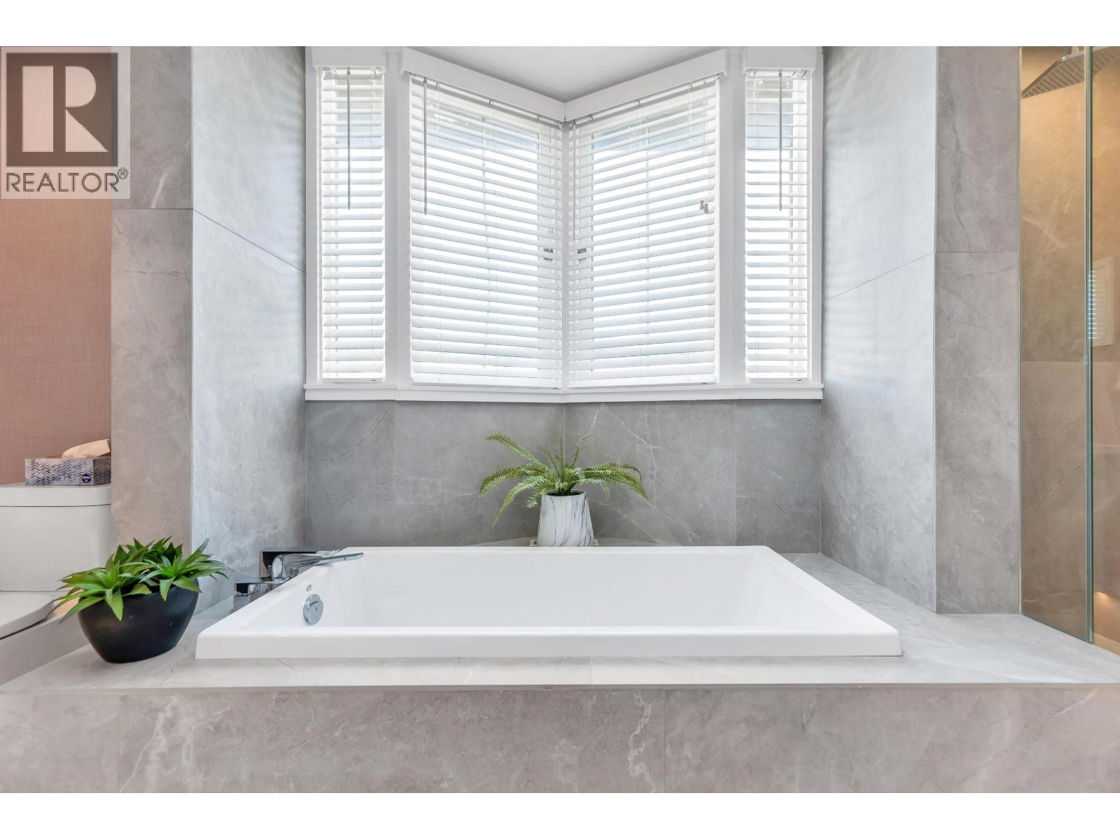 4 328 E 2nd Street, North Vancouver, British Columbia  V7L 1C7 - Photo 25 - R3082063