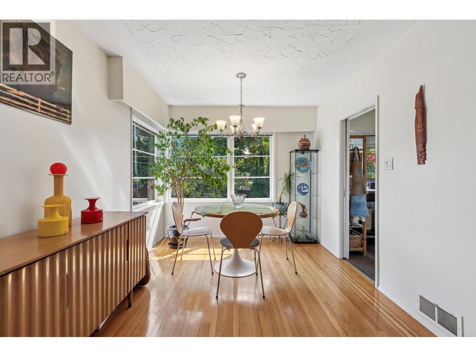 415 W 26th Street, North Vancouver, British Columbia  V7N 2G9 - Photo 8 - R3082057