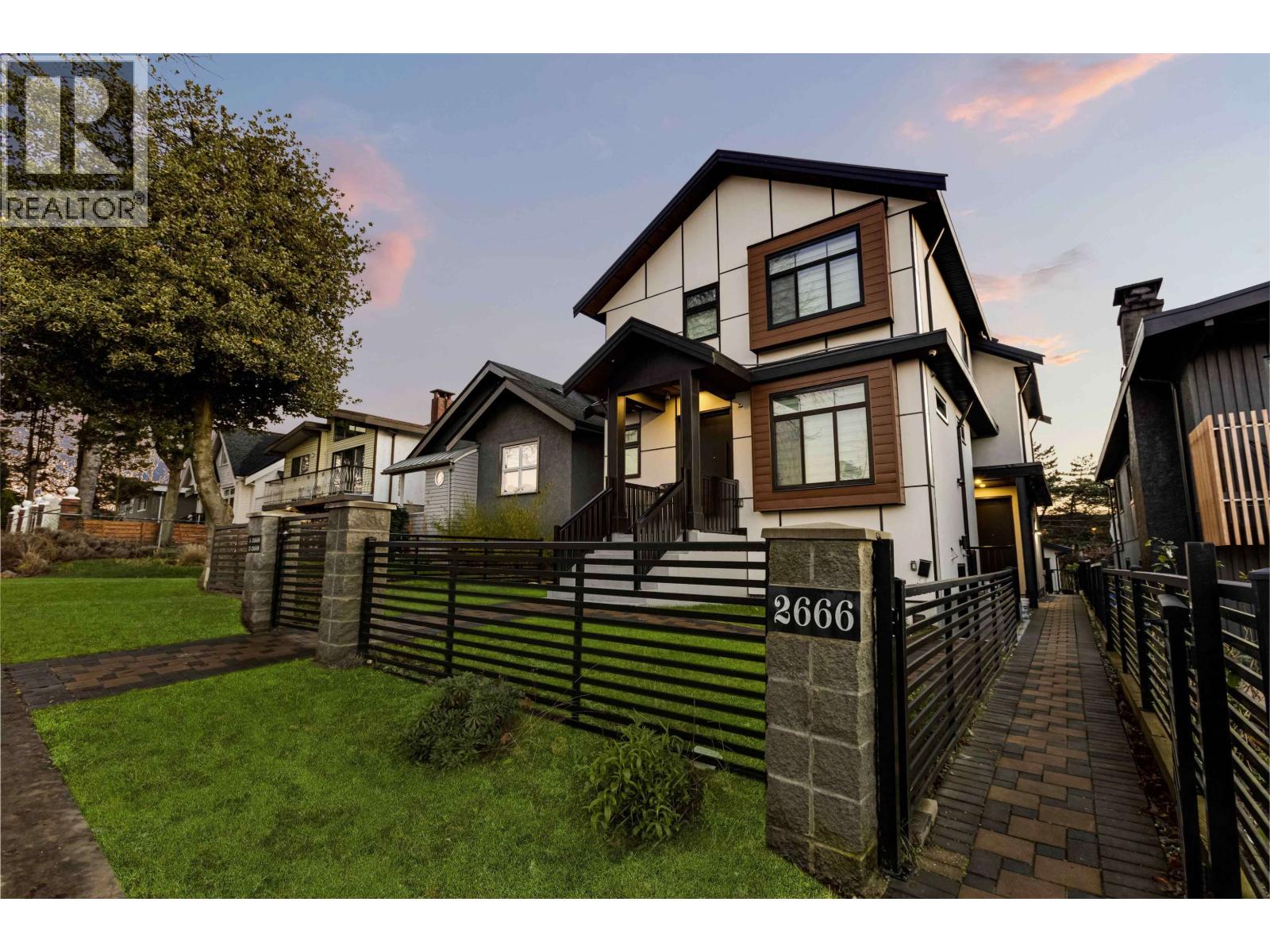 2666 E 8th Avenue, Vancouver, British Columbia  V5M 1W5 - Photo 2 - R3081828