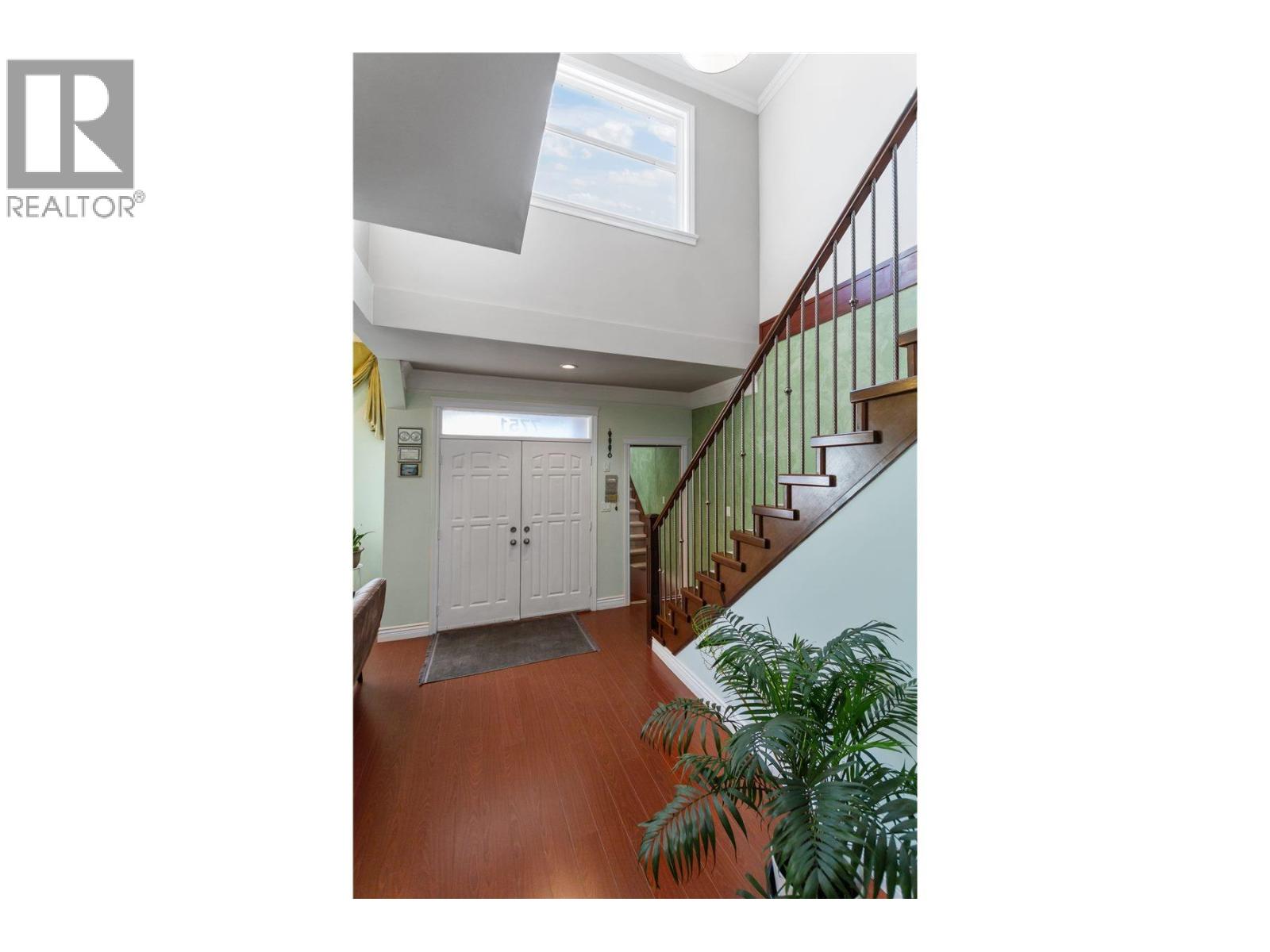 7751 Rosewood Street, Burnaby, British Columbia  V5E 2H2 - Photo 2 - R3082008