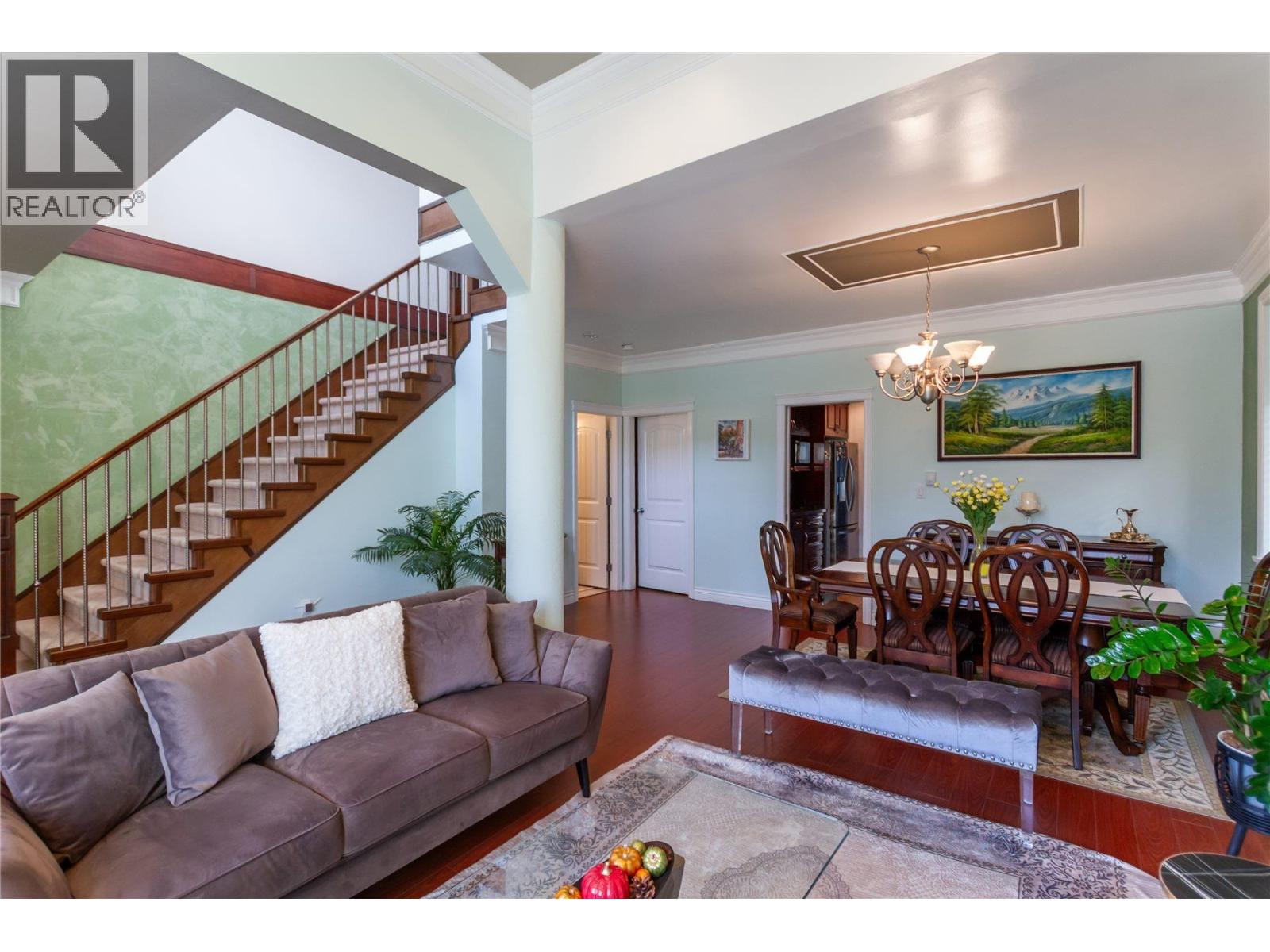 7751 Rosewood Street, Burnaby, British Columbia  V5E 2H2 - Photo 3 - R3082008