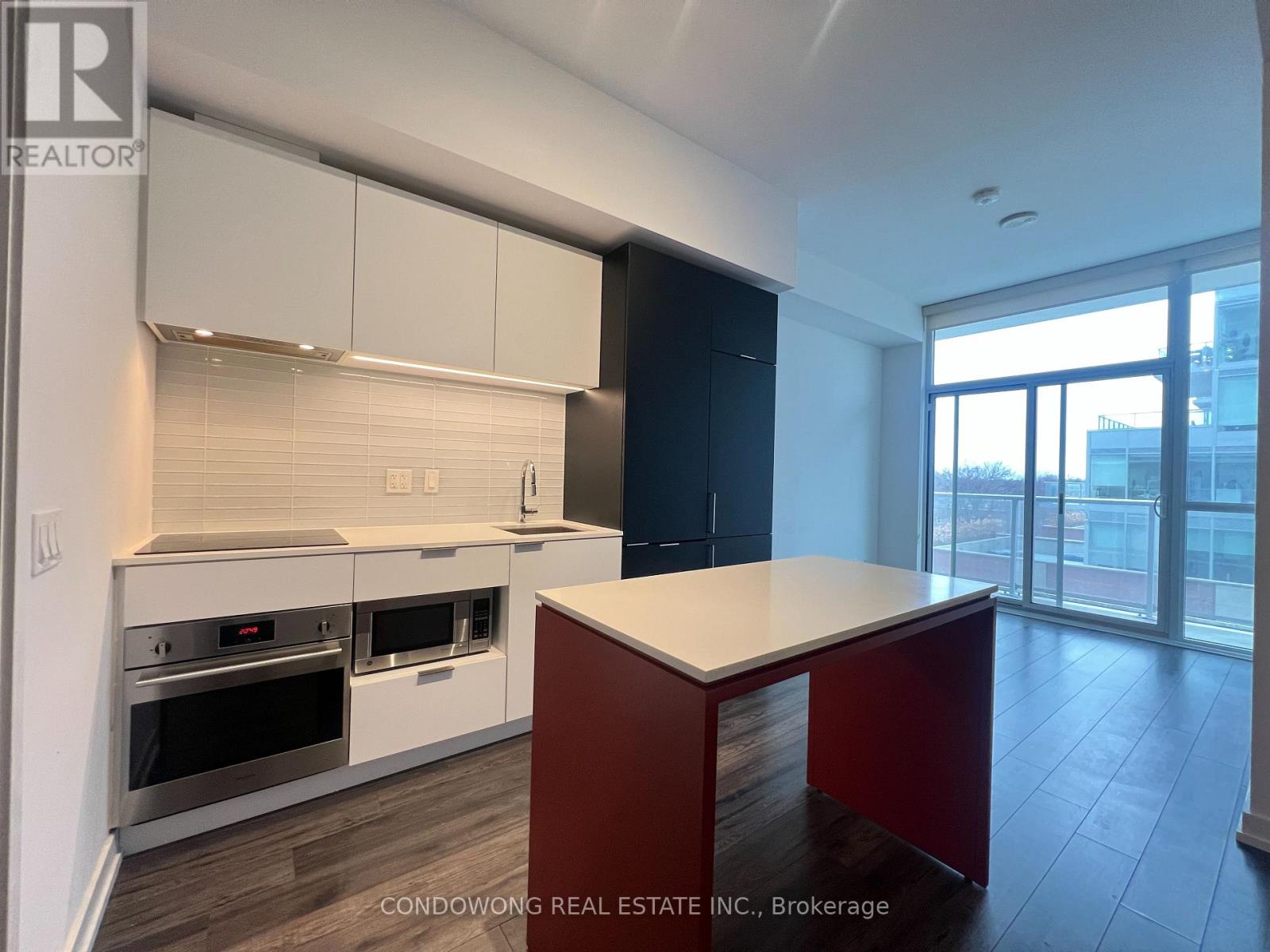 401 - 33 HELENDALE AVENUE, Toronto, Ontario