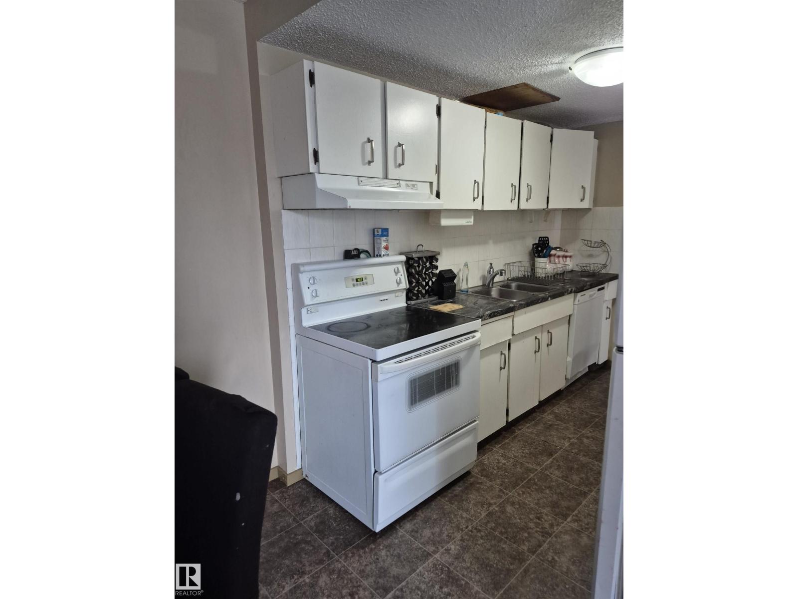 4 Amberly Ct Nw, Edmonton, Alberta  T5A 2H9 - Photo 11 - E4468388