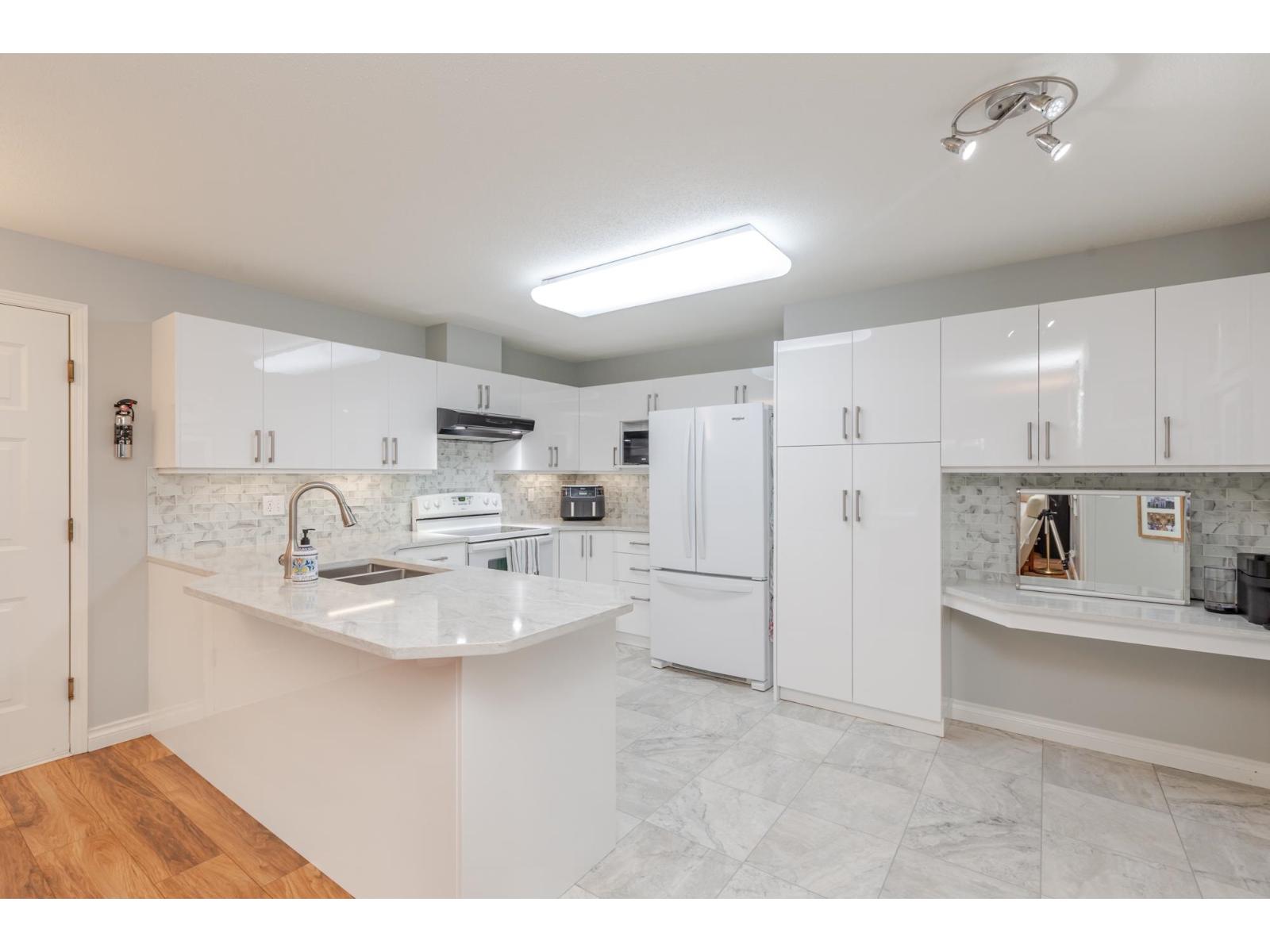 306 13888 70 Avenue, Surrey, British Columbia  V3W 0R8 - Photo 13 - R3081340