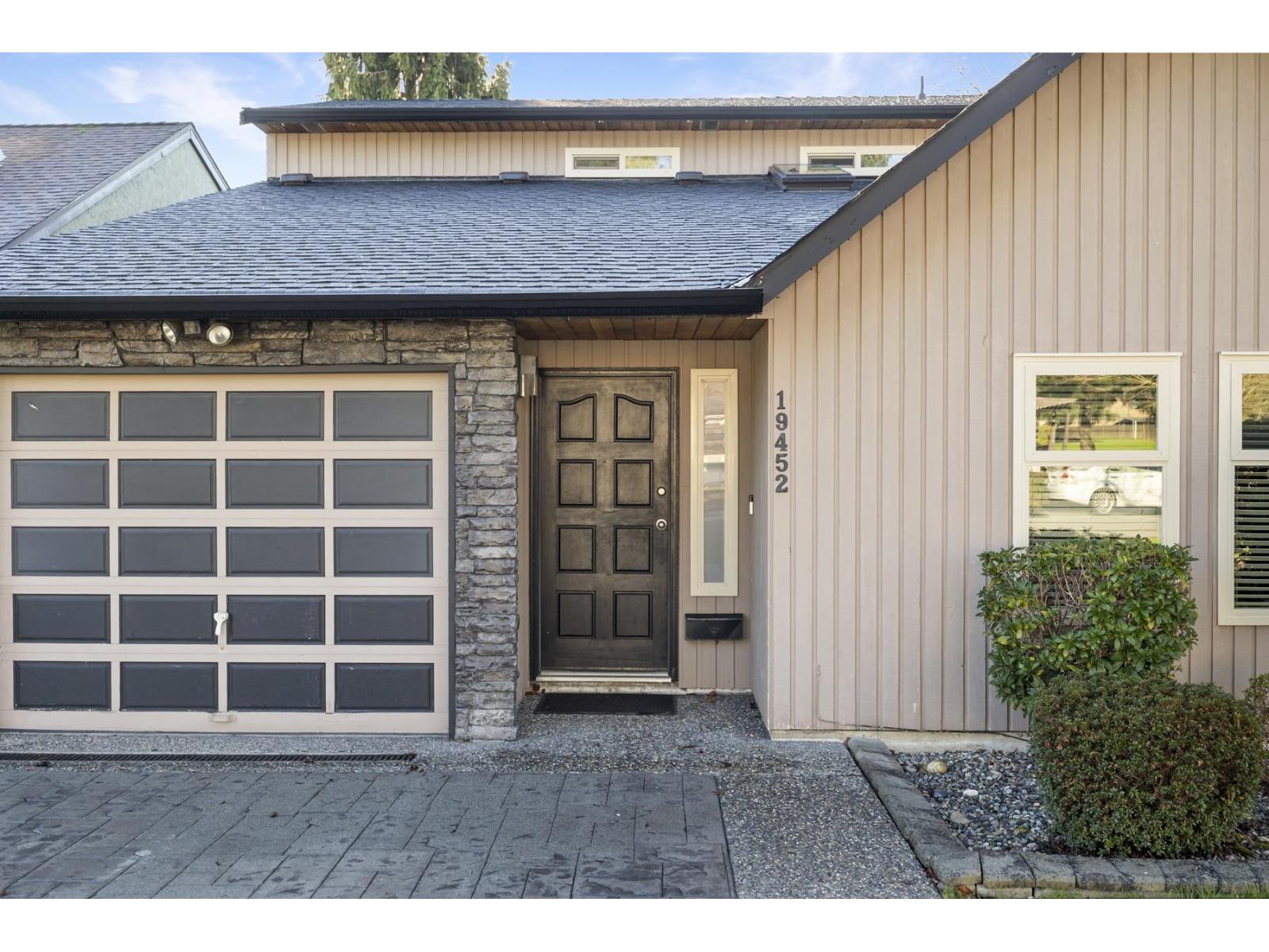 19452 61 Avenue, Surrey, British Columbia  V3S 7L3 - Photo 4 - R3082086