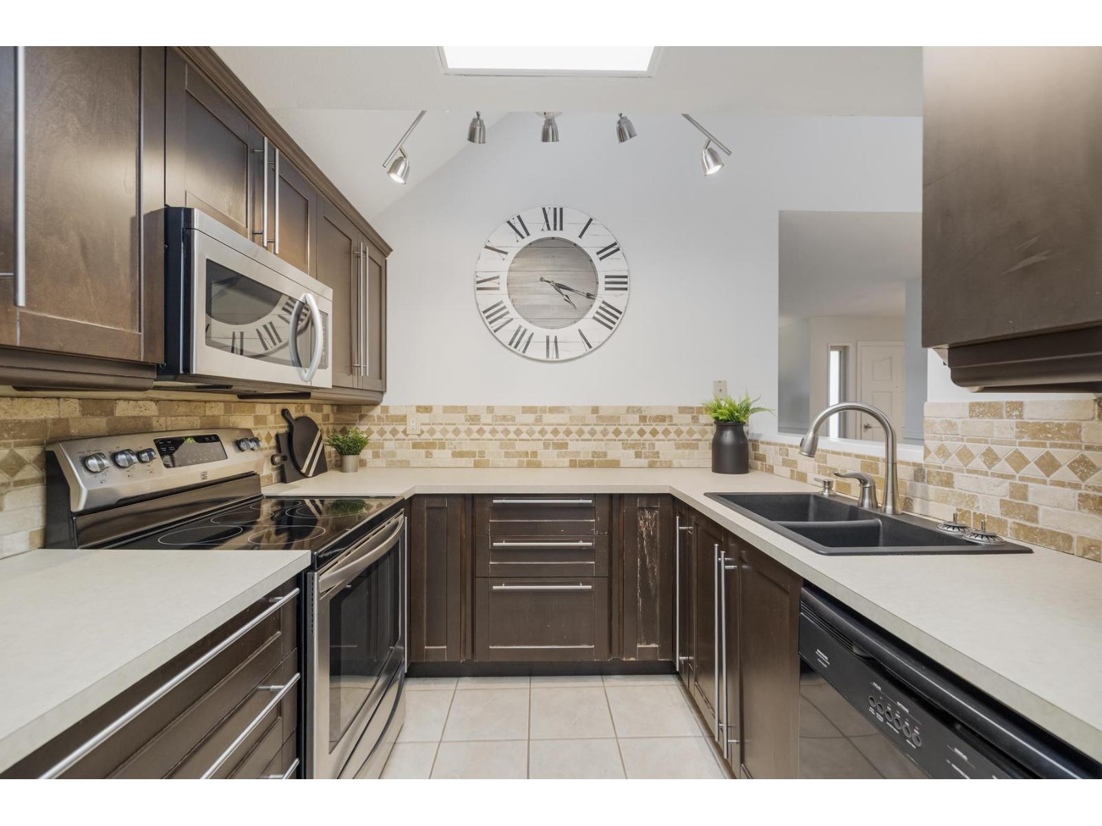 19452 61 Avenue, Surrey, British Columbia  V3S 7L3 - Photo 12 - R3082086