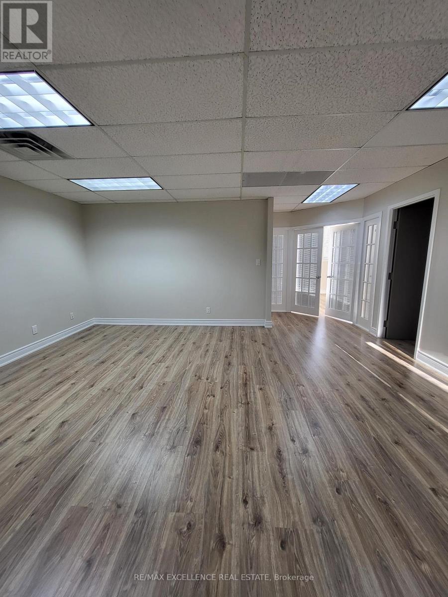 103 - 2896 South Sheridan Way, Oakville, Ontario  L6J 7L4 - Photo 2 - W12719106