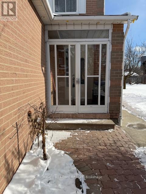 406 Hillbury Drive, Mississauga, Ontario  L5R 1X7 - Photo 2 - W12719116