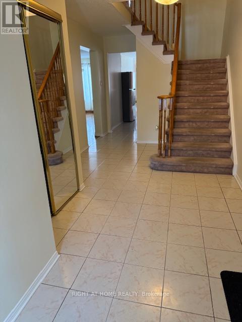 406 Hillbury Drive, Mississauga, Ontario  L5R 1X7 - Photo 3 - W12719116