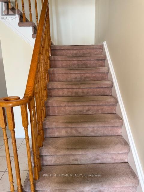 406 Hillbury Drive, Mississauga, Ontario  L5R 1X7 - Photo 4 - W12719116